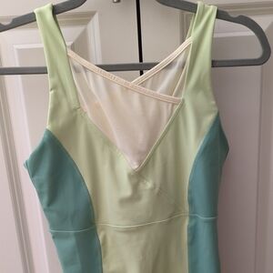 Crowned Athletics Lily Pad Top Women's Medium
